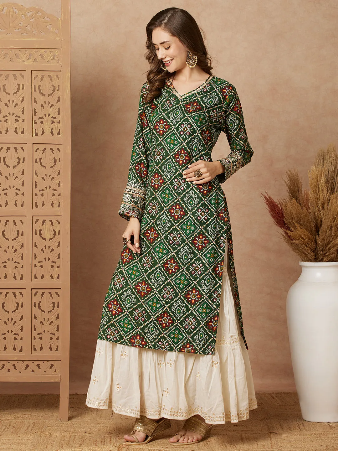 Bandhani Foil Printed & Zari Mirror Embroidered Straight Fit Kurta - Green