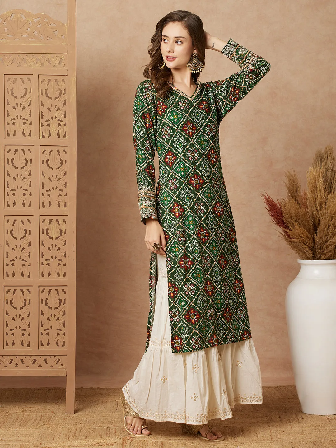 Bandhani Foil Printed & Zari Mirror Embroidered Straight Fit Kurta - Green