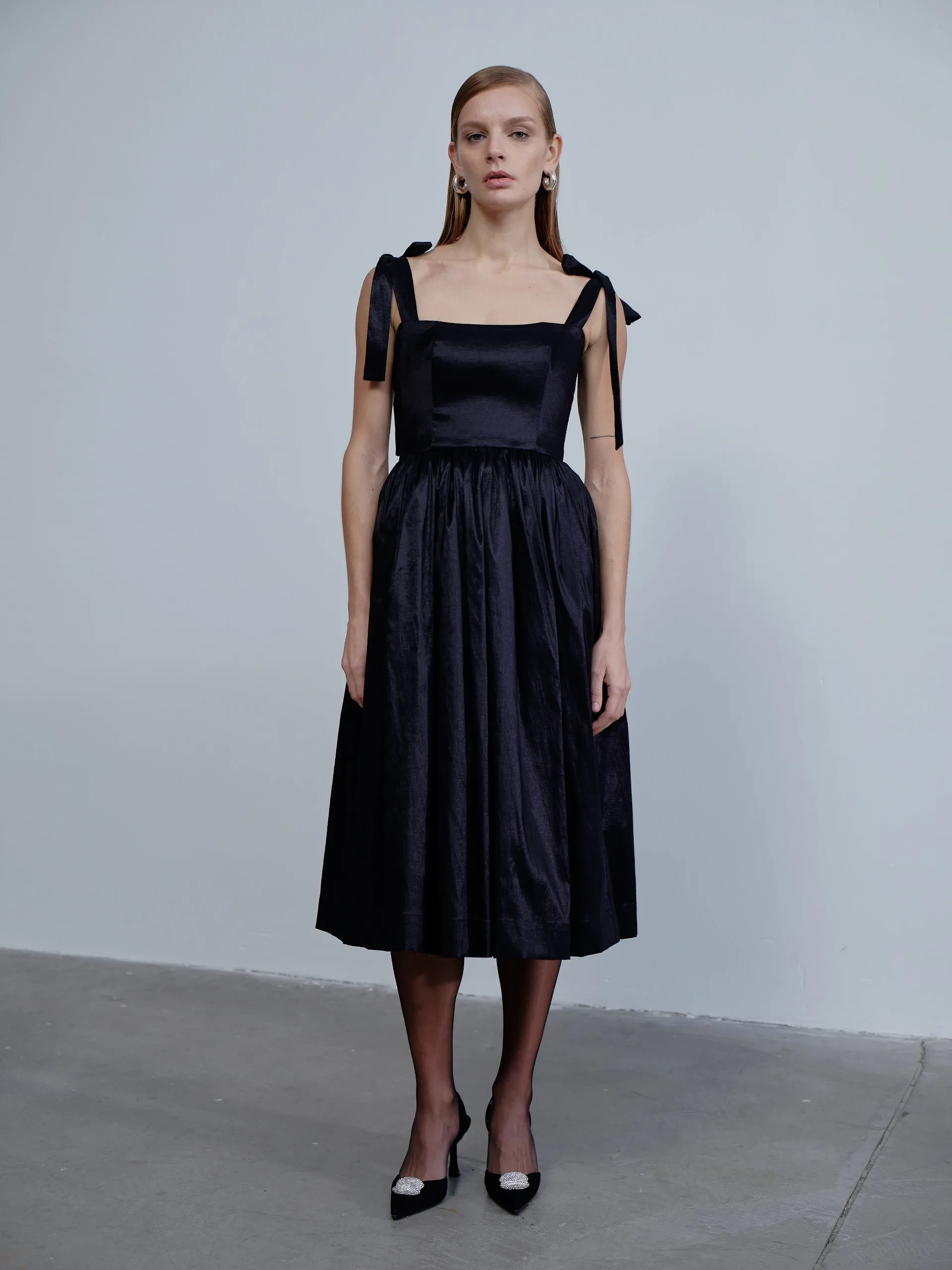 Sibby Midi Dress in Noire